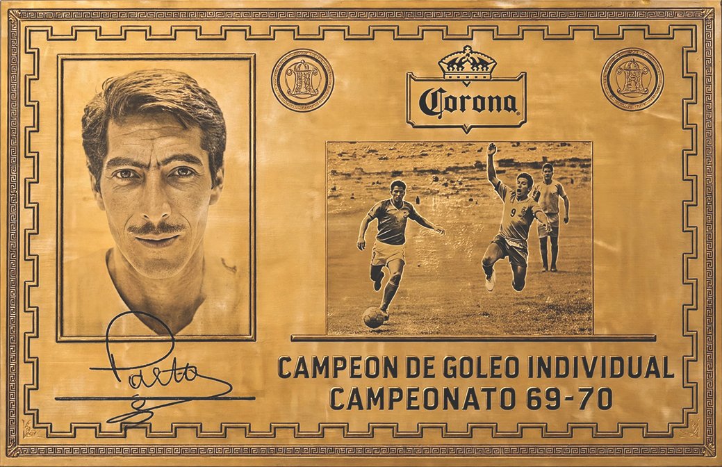 Campeón de goleo individual con 20 goles en el Campeonato 69-70.